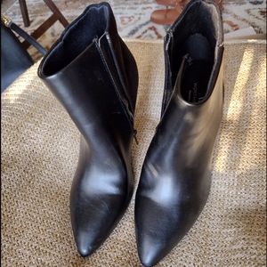 Worthington booties Memory Foam - black Suede- Size 7